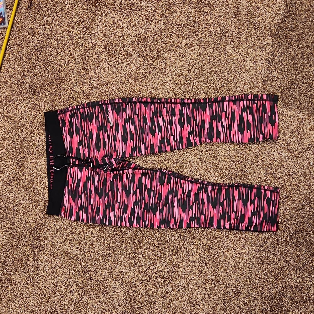 Nike Dri-Fit Camo Pink & Black Cropped Leggings Size M